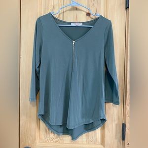 Casual Couture Quarter Length Sleeve Zipper Blouse Small